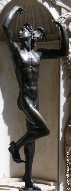 Hermès, dieu des messagers – piédestal de la statue de Benvenuto Cellini : ‘Persée’ à Florence – Loge des Lansquenets 