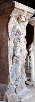 Statue du portique des Incantadas [les Enchantées] à Thessalonique – Musée du Louvre