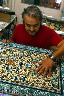 Artiste céramiste arménien en Palestine