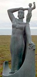 Gudrid et son fils Snorri - monument à Glaumbær, en Islande Gudrid et son fils Snorri - monument à Glaumbær, en Islande