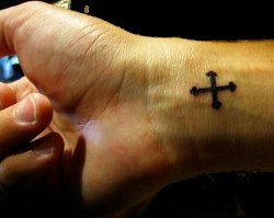 Tatouage d'une croix copte