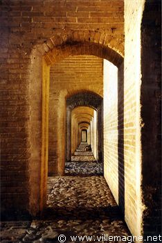Galerie du pont de Khaju à Ispahan Galerie du pont de Khaju à Ispahan
