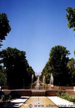 Mahan : fontaine des jardins de Bagh-e-Shahzade Mahan : fontaine des jardins de Bagh-e-Shahzade