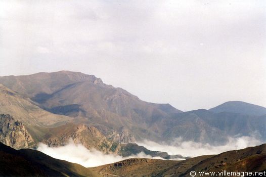 Montagnes entre Téhéran et la mer Caspienne Montagnes entre Téhéran et la mer Caspienne