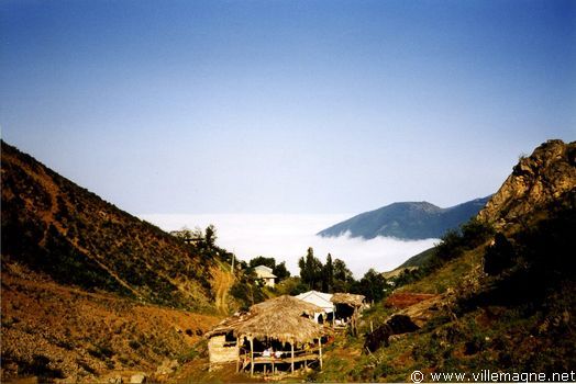 Montagnes entre Téhéran et la mer Caspienne Montagnes entre Téhéran et la mer Caspienne