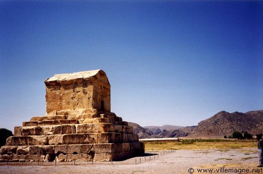 Tombe de Cyrus II le Grand à Pasargades Tombe de Cyrus II le Grand à Pasargades