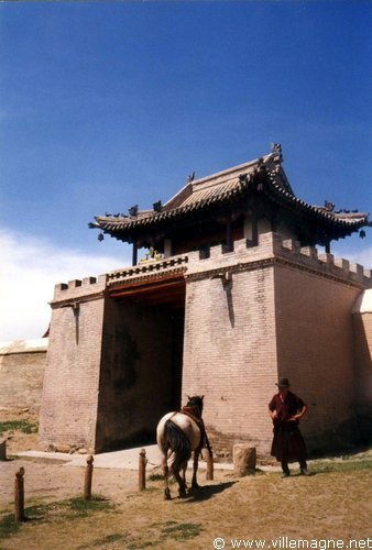 Une des portes du temple d’Erdene Zuu Une des portes du temple d’Erdene Zuu