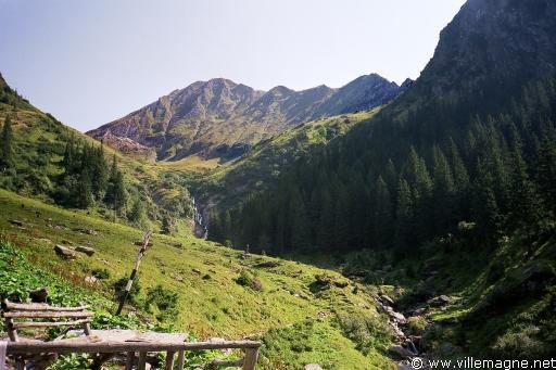 Carpates - montée vers le col de Podragu dans le massif des Făgăraş - Roumanie Carpates - montée vers le col de Podragu dans le massif des Făgăraş - Roumanie