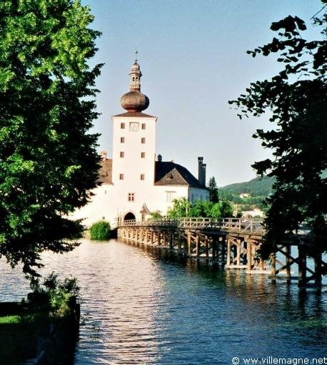 Château de Gmunden, à l’extrémité nord du lac de Traunsee - région du Salzkammergut, à l’est de Salzbourg - Autriche