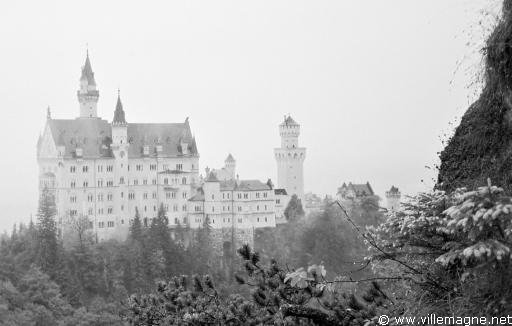 Château de Neuschwanstein - Allemagne Château de Neuschwanstein - Allemagne
