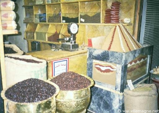 Dans le souk aux épices, à Alep - Syrie Dans le souk aux épices, à Alep - Syrie