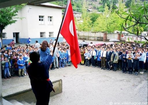 École dans le bourg de Feke - Turquie École dans le bourg de Feke - Turquie