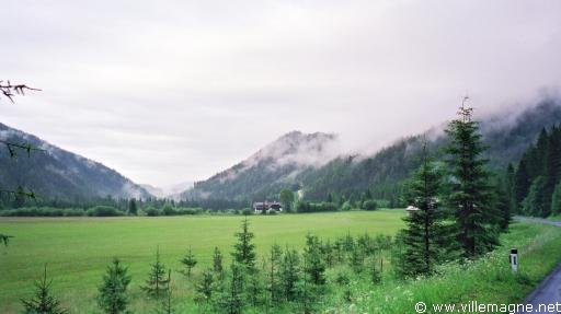En route vers Mariazell dans les montagnes et les forêts de Styrie - Autriche