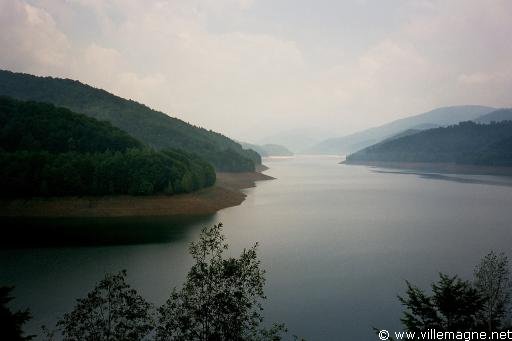 Lac de Vidraru - Roumanie Lac de Vidraru - Roumanie
