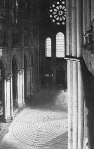 Le labyrinthe de la cathédrale de Chartres Le labyrinthe de la cathédrale de Chartres