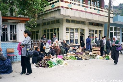 Marché à Saimbeyli, dans les montagnes du Taurus - Turquie Marché à Saimbeyli, dans les montagnes du Taurus - Turquie