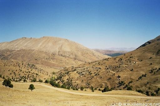 Montagnes du Taurus après le col du Gezbeli (1960 m) - Turquie Montagnes du Taurus après le col du Gezbeli (1960 m) - Turquie
