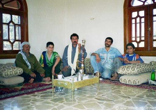 Une pause sur la route d’Alep - Syrie Une pause sur la route d’Alep - Syrie