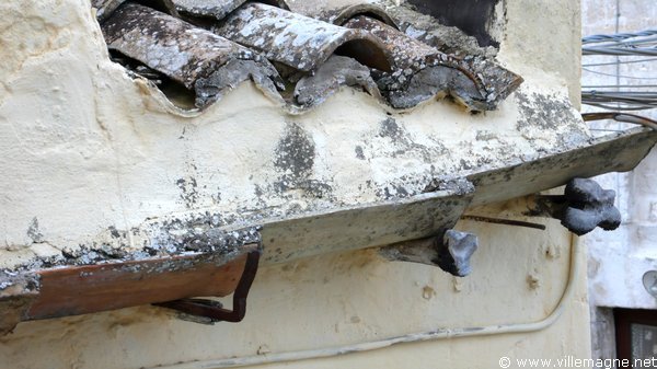 À défaut de bois, des os de vache utilisés pour la construction de la charpente d’une maison de Matera À défaut de bois, des os de vache utilisés pour la construction de la charpente d’une maison de Matera