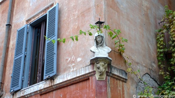 À l’angle d’une rue du Transtevere À l’angle d’une rue du Transtevere