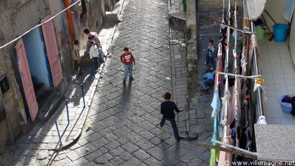 À Portici, dans la banlieue de Naples À Portici, dans la banlieue de Naples