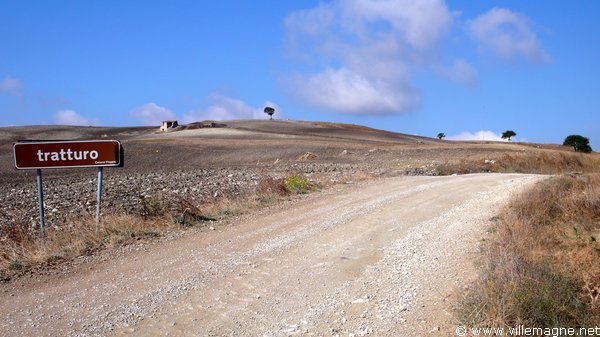 Ancienne voie de transhumance (tratturo) entre Santa Croce di Magliano et Torre Maggiore Ancienne voie de transhumance (tratturo) entre Santa Croce di Magliano et Torre Maggiore