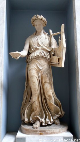 Apollon citharède - recréation romaine à partir d’un original grec du Ve siècle avant J.-C. - Musées du Vatican Apollon citharède - recréation romaine à partir d’un original grec du Ve siècle avant J.-C. - Musées du Vatican