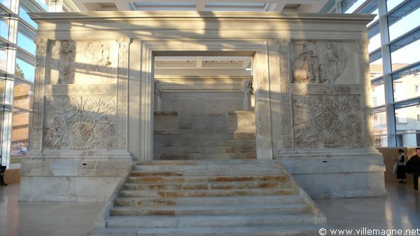 <em>Ara Pacis</em>, l’autel de la paix d’Auguste <em>Ara Pacis</em>, l’autel de la paix d’Auguste
