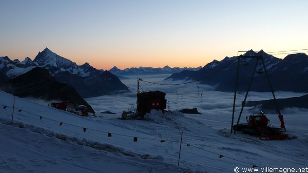 Au col de Saint-Théodule, depuis le refuge « Guide del Cervino » - 3480 m Au col de Saint-Théodule, depuis le refuge « Guide del Cervino » - 3480 m