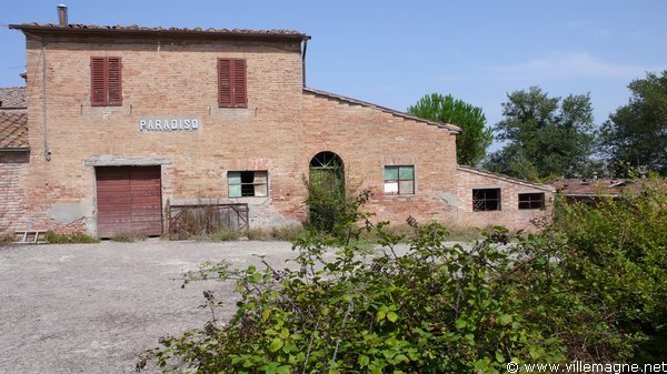 Au sud-est d’Arbia - Les crêtes siennoises Au sud-est d’Arbia - Les crêtes siennoises