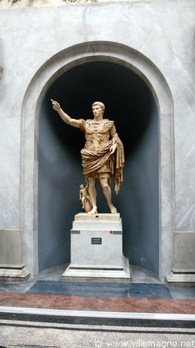 Auguste di Prima Porta - 20-7 avant J.-C. - Musées du Vatican Auguste di Prima Porta - 20-7 avant J.-C. - Musées du Vatican