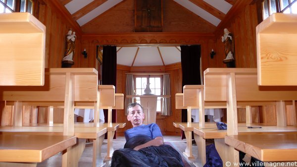 Bivouac dans la chapelle de Grimsel Hospiz Bivouac dans la chapelle de Grimsel Hospiz