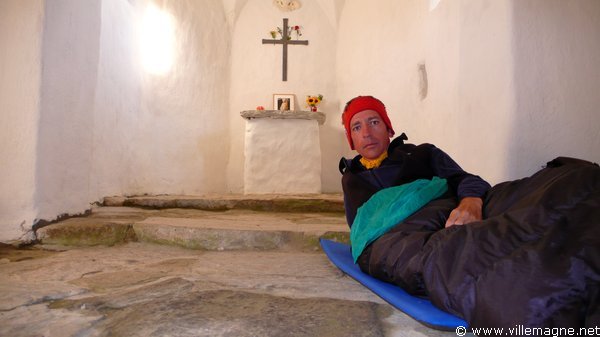 Bivouac dans la chapelle San Giacomo Bivouac dans la chapelle San Giacomo