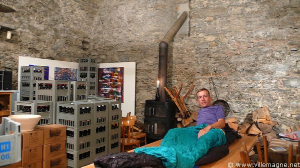 Bivouac dans une cave à vins à Comologno Bivouac dans une cave à vins à Comologno