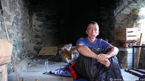Bivouac dans une maison en ruine à Altoggio Bivouac dans une maison en ruine à Altoggio