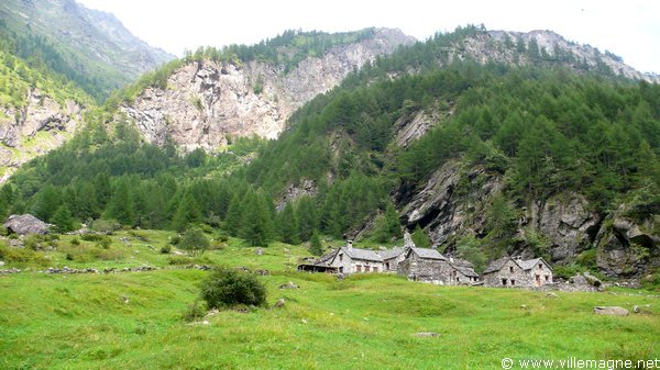 Campo, dans le Val Bavona Campo, dans le Val Bavona