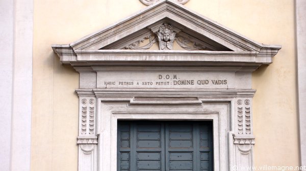Chapelle du « Quo Vadis », sur la Via Appia.<br /><br />« Quo vadis, Domine ? » Où vas-tu, Seigneur ? aurait demandé saint Pierre au Christ qui lui serait apparu sur la Via Appia au moment où lui-même s’enfuyait pour échapper aux persécutions de Néron.<br /> — Je vais à Rome pour me faire crucifier une deuxième fois.<br /> Et Pierre, confondu, fit demi-tour. Chapelle du « Quo Vadis », sur la Via Appia.<br /><br />« Quo vadis, Domine ? » Où vas-tu, Seigneur ? aurait demandé saint Pierre au Christ qui lui serait apparu sur la Via Appia au moment où lui-même s’enfuyait pour échapper aux persécutions de Néron.<br /> — Je vais à Rome pour me faire crucifier une deuxième fois.<br /> Et Pierre, confondu, fit demi-tour.