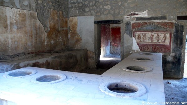 Comptoir de taverne à Pompéi Comptoir de taverne à Pompéi