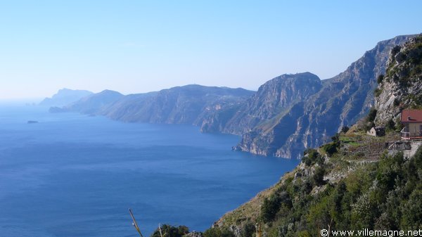 Côte amalfitaine entre Amalfi et Positano Côte amalfitaine entre Amalfi et Positano