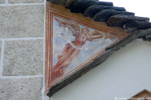 Décoration extérieure sur une chapelle à Rima Décoration extérieure sur une chapelle à Rima