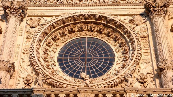 Détail de la façade de l’église Santa Croce à Lecce Détail de la façade de l’église Santa Croce à Lecce