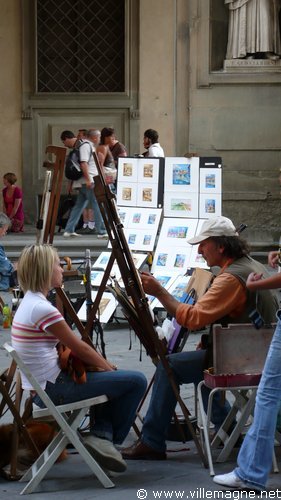 Devant la galerie des Offices à Florence Devant la galerie des Offices à Florence