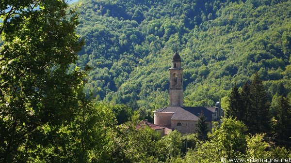 Église de Romei Chiesa près de Pione, après le col des Pianazze Église de Romei Chiesa près de Pione, après le col des Pianazze