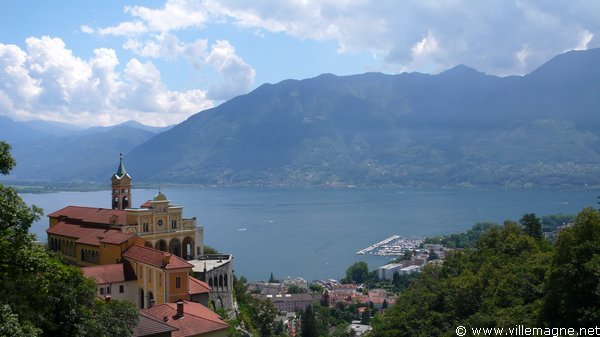Église Madonna del Sasso à Locarno Église Madonna del Sasso à Locarno