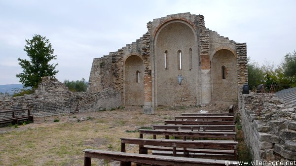 Église Santa Maria della Casa Piana, près de Provvidenti Église Santa Maria della Casa Piana, près de Provvidenti