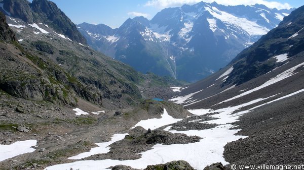 En montant vers Furtwangsättel - vue vers l’arrière En montant vers Furtwangsättel - vue vers l’arrière