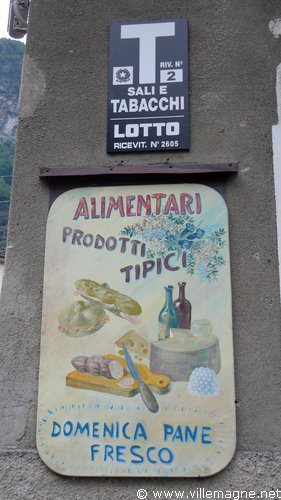 Enseigne de magasin d’alimentation à Rimasco Enseigne de magasin d’alimentation à Rimasco