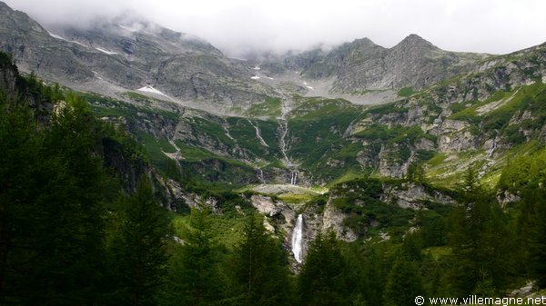 Entre le lac de Campliccioli et le lac de Cingino, en montant vers le col d’Antrona Entre le lac de Campliccioli et le lac de Cingino, en montant vers le col d’Antrona