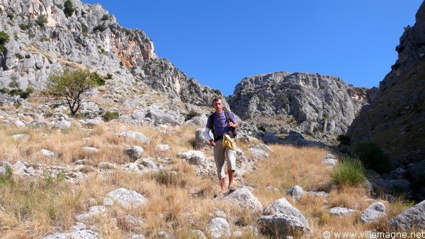 Entre Santa Maria di Pulsano (sur le plateau du Gargan) et Manfredonia (sur les rives de l’Adriatique) Entre Santa Maria di Pulsano (sur le plateau du Gargan) et Manfredonia (sur les rives de l’Adriatique)