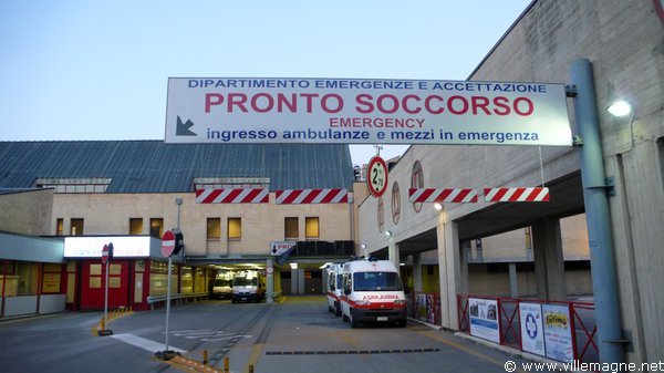 Entrée des Urgences à l’hôpital San Salvatore de L’Aquila